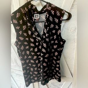 Anne Klein printed Triple-Pleat V-Neck top